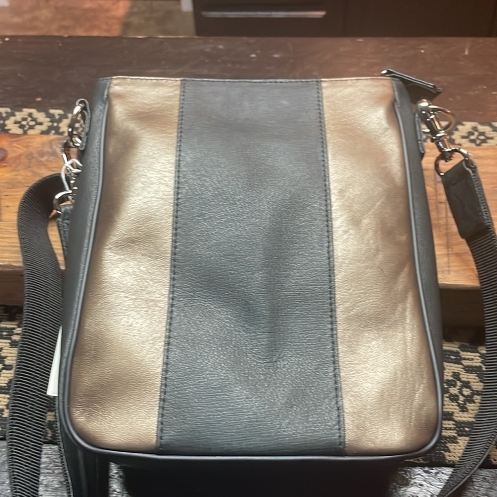 NWT Gun Tote’n Mamas Black with Bronze Accent Stripe Flat Sac Concealed Purse